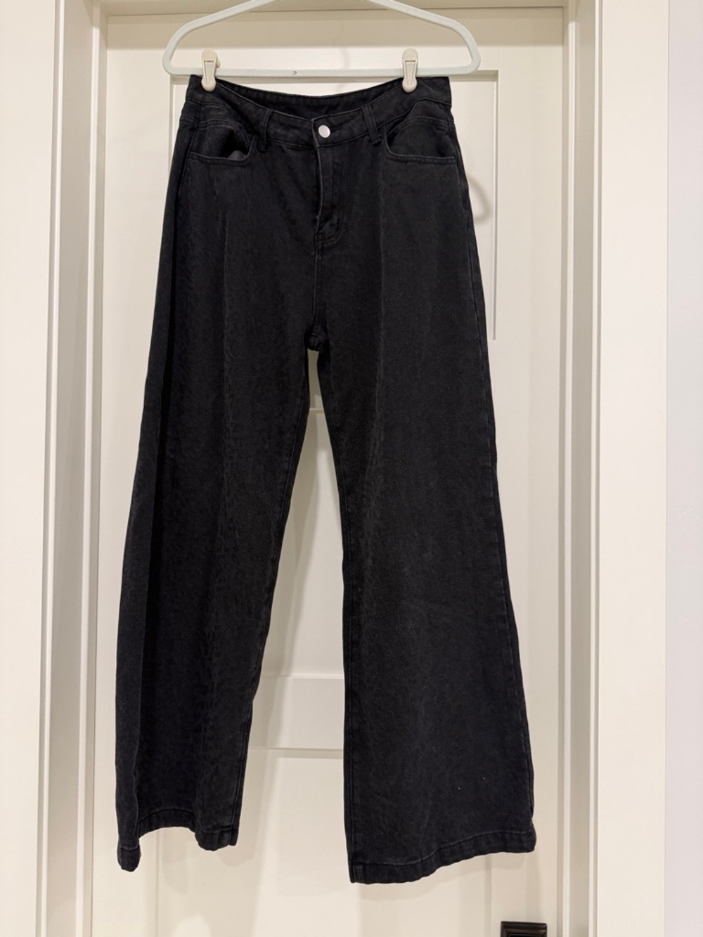Classic Black High-Waist Wide Leg Jeans - Women leopard print pattern
